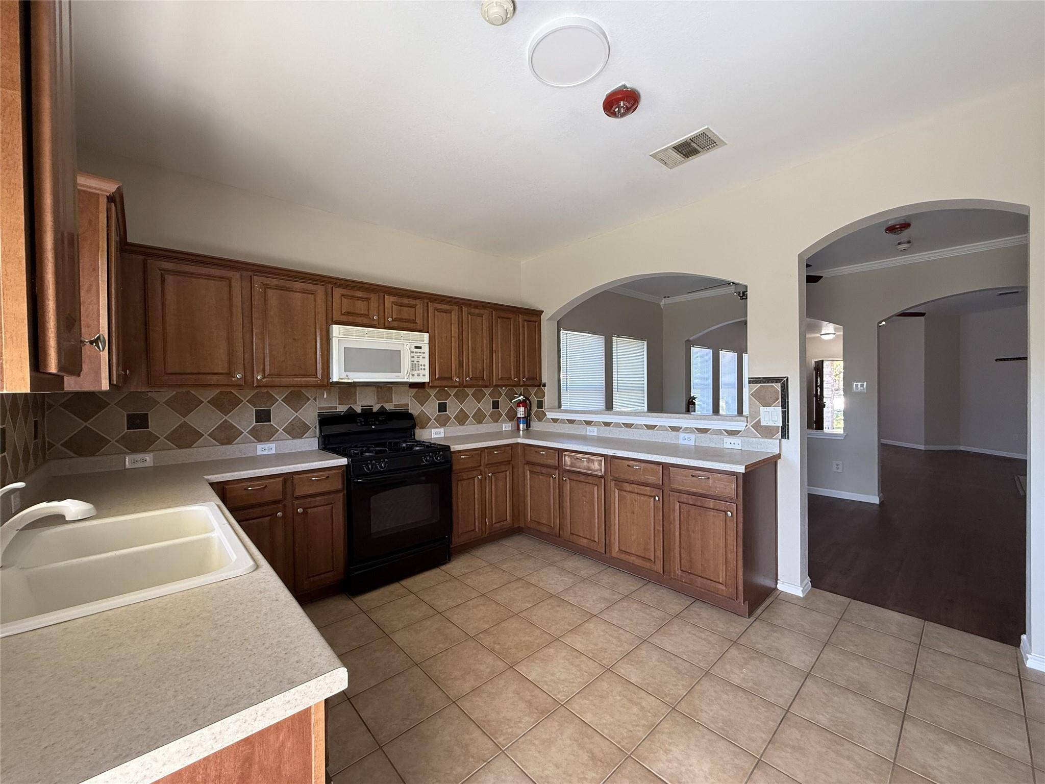 224 Dark Horse LN, Buda, TX 78610