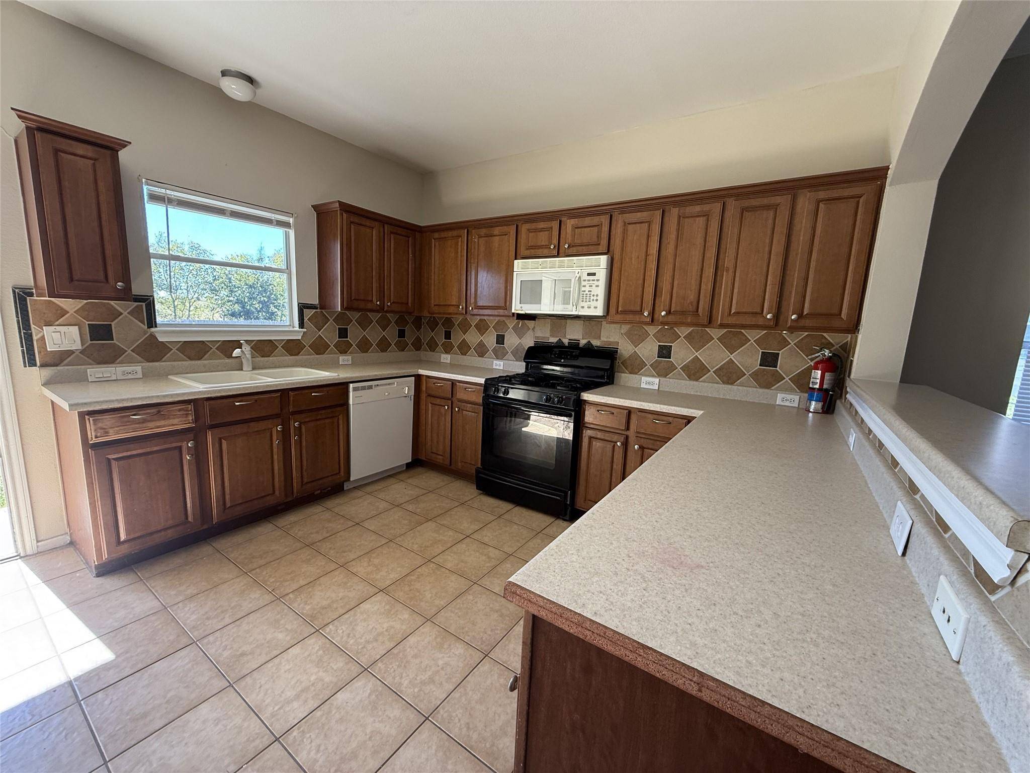 224 Dark Horse LN, Buda, TX 78610