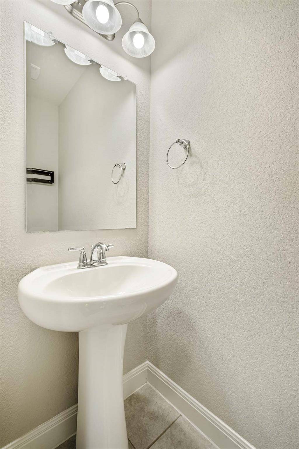 1050 Kenney Fort XING #17, Round Rock, TX 78665