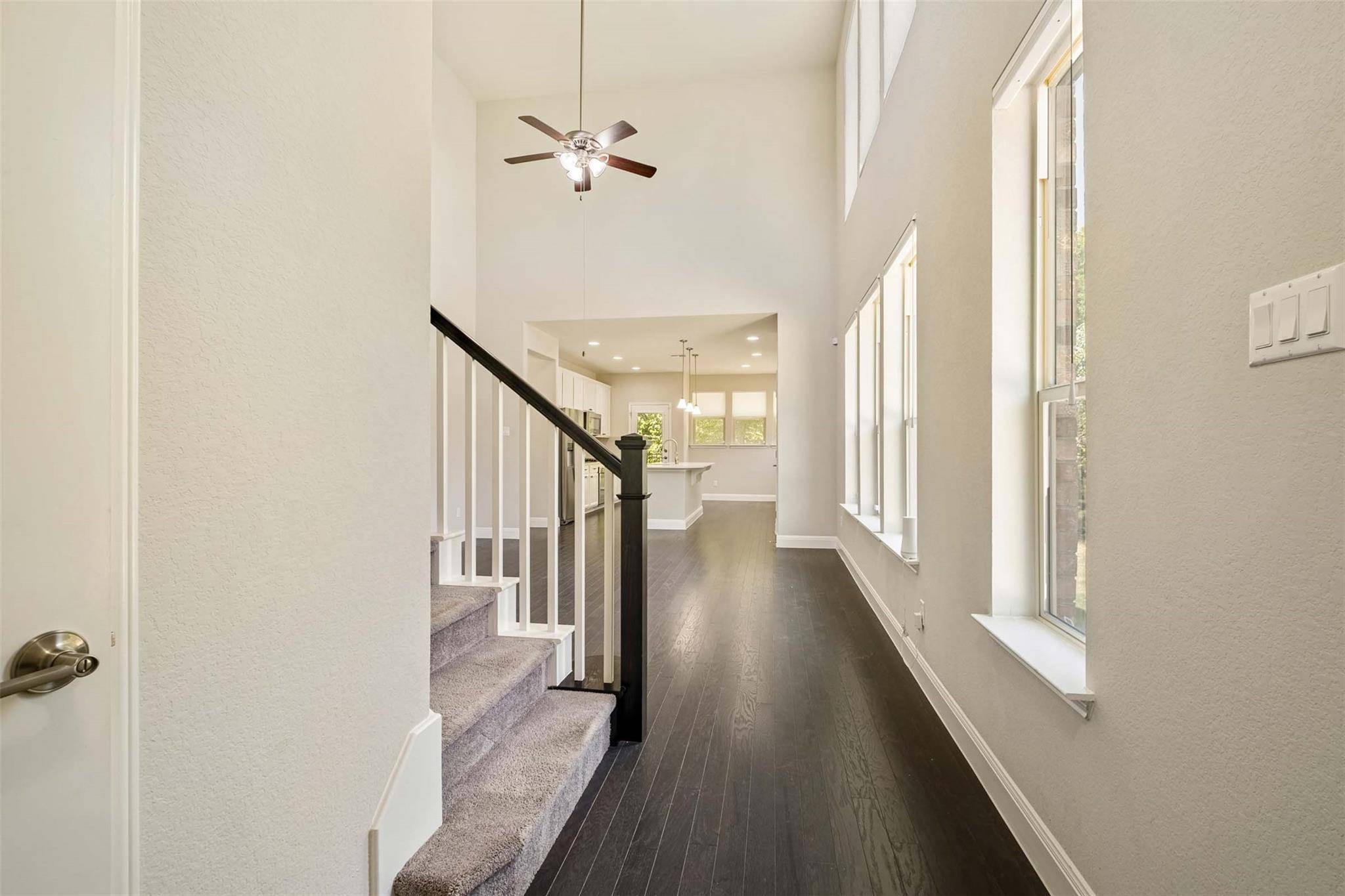 1050 Kenney Fort XING #17, Round Rock, TX 78665