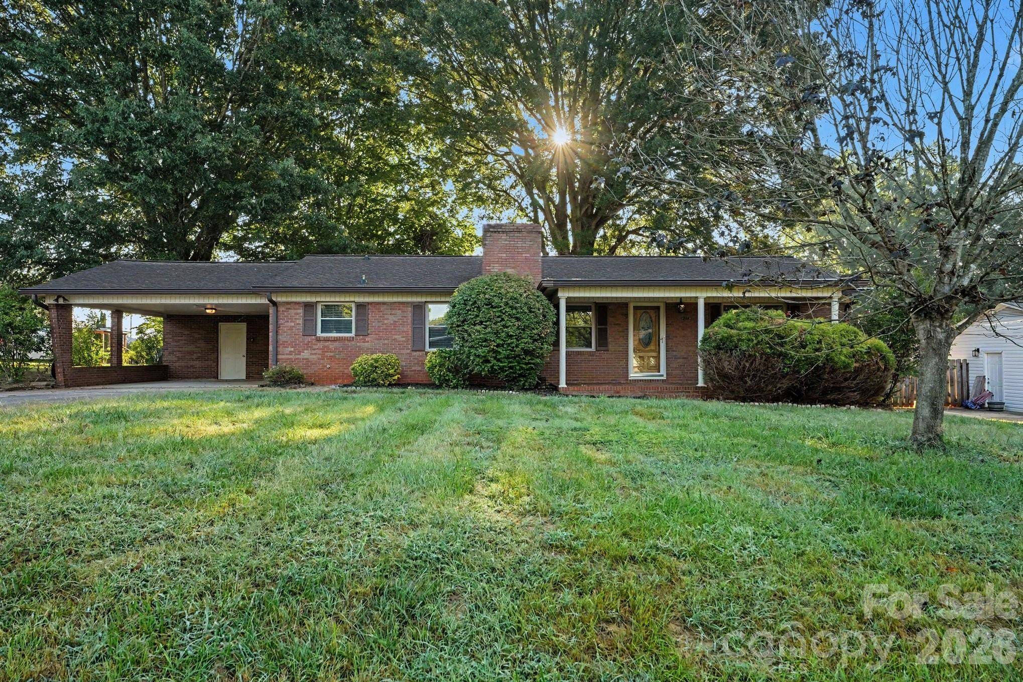 1204 Fulton DR, Statesville, NC 28677