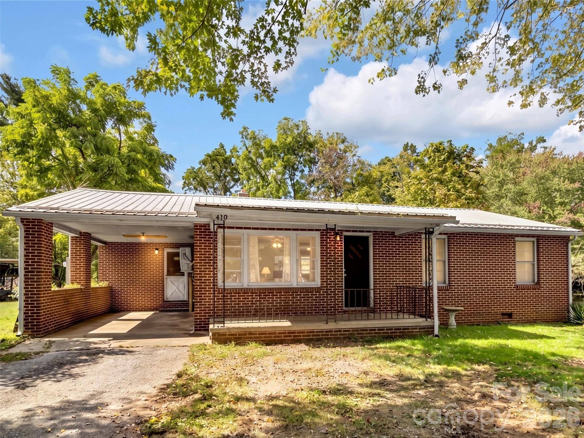 410 Westwood CIR, Waynesville, NC 28786