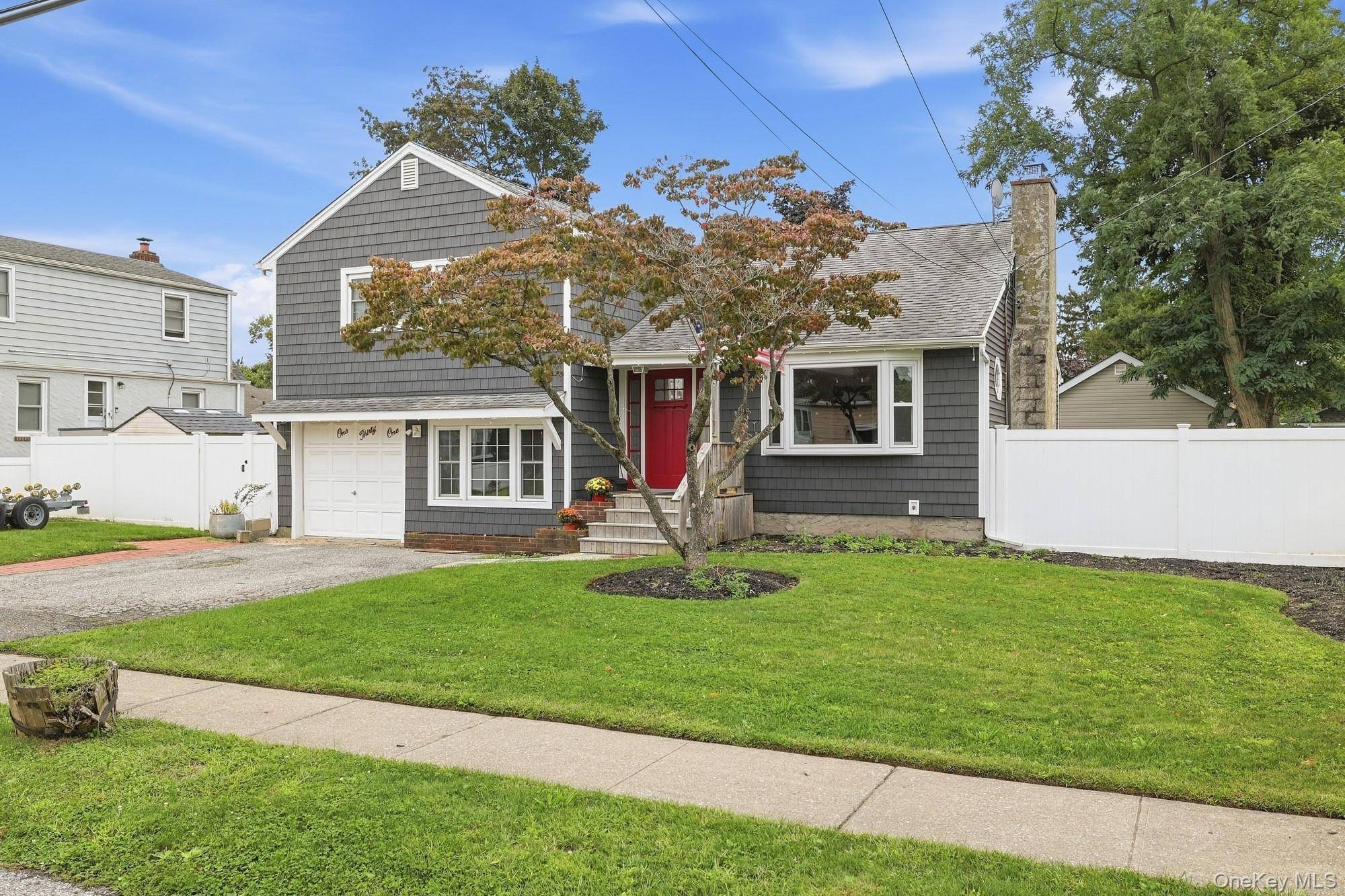 131 Fir ST, Lindenhurst, NY 11757