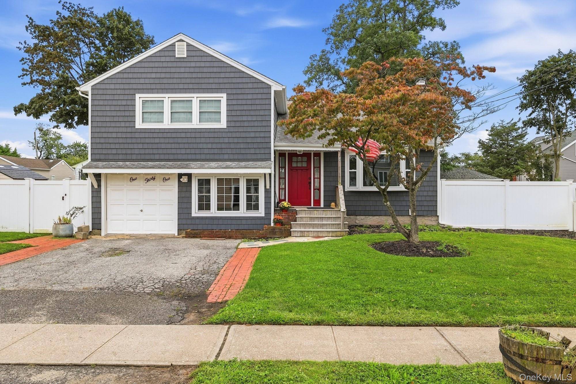131 Fir ST, Lindenhurst, NY 11757