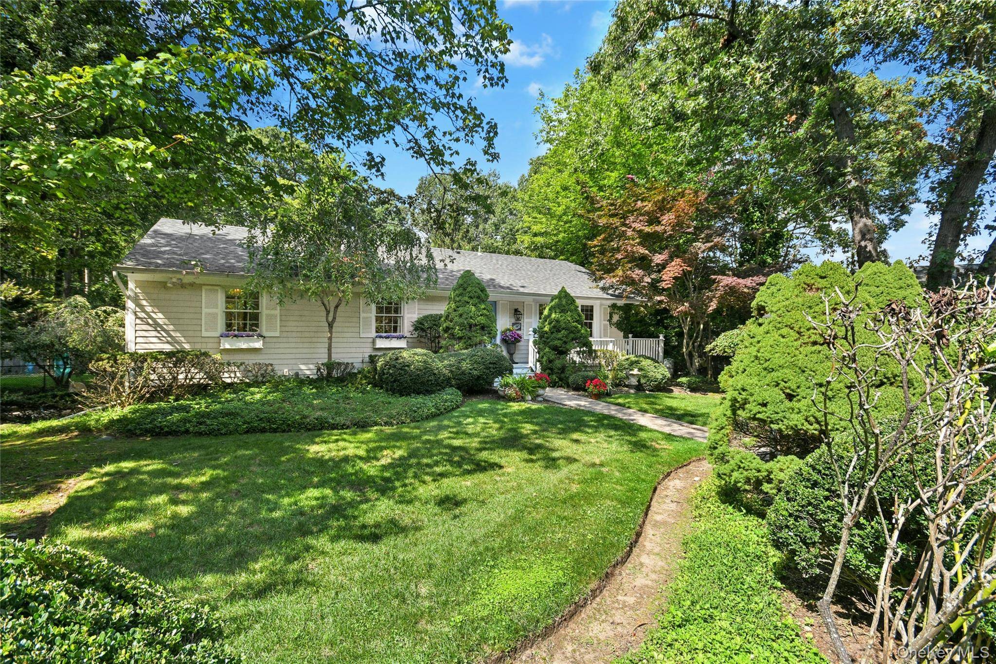 111 Red Oak CT, Port Jefferson, NY 11777