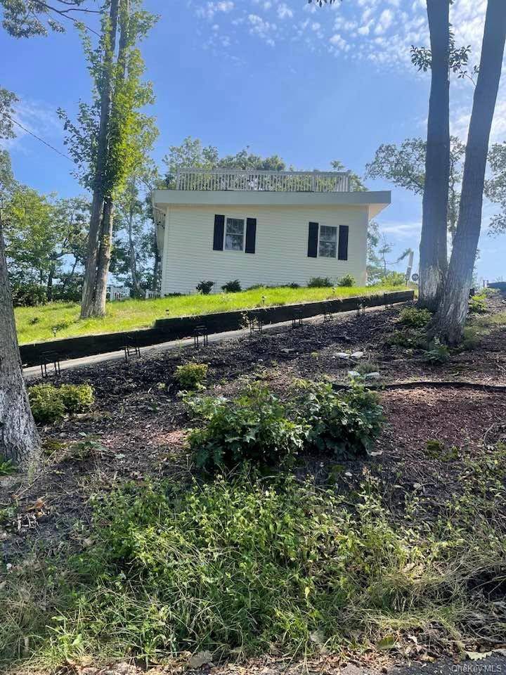 94 Dawn RD, Rocky Point, NY 11778