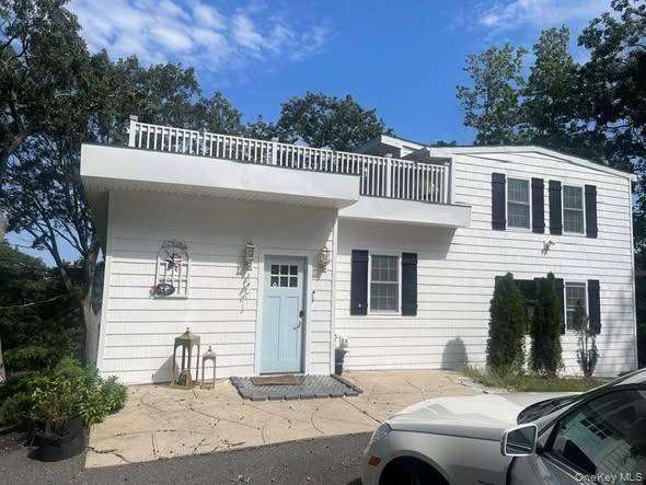 94 Dawn RD, Rocky Point, NY 11778