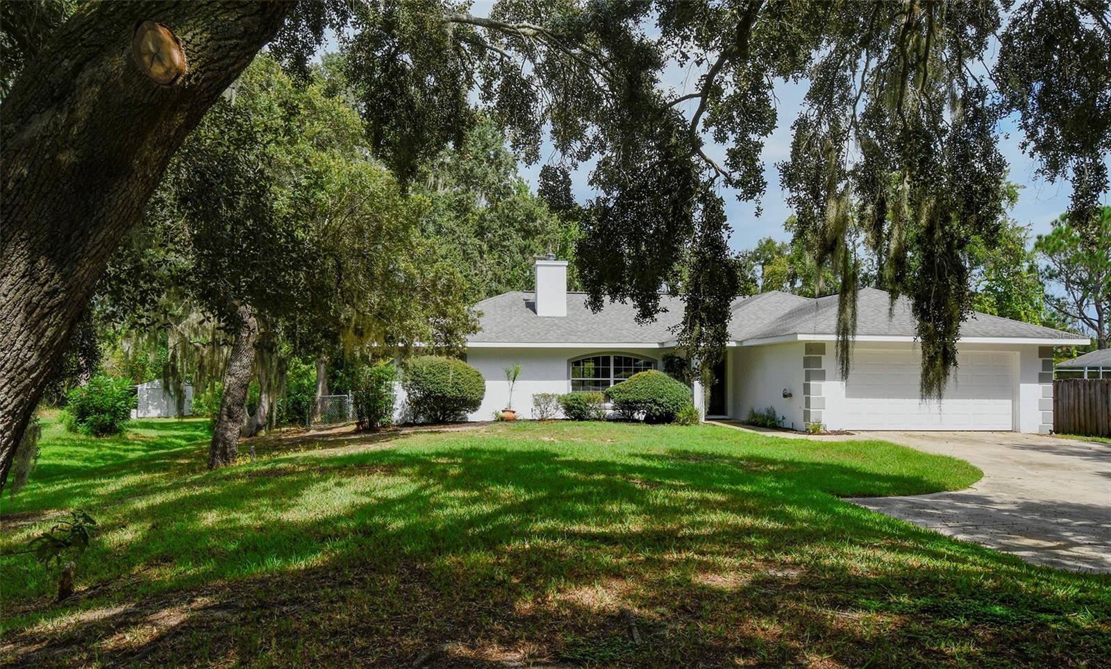 12525 PINE GLEN DR, Leesburg, FL 34788