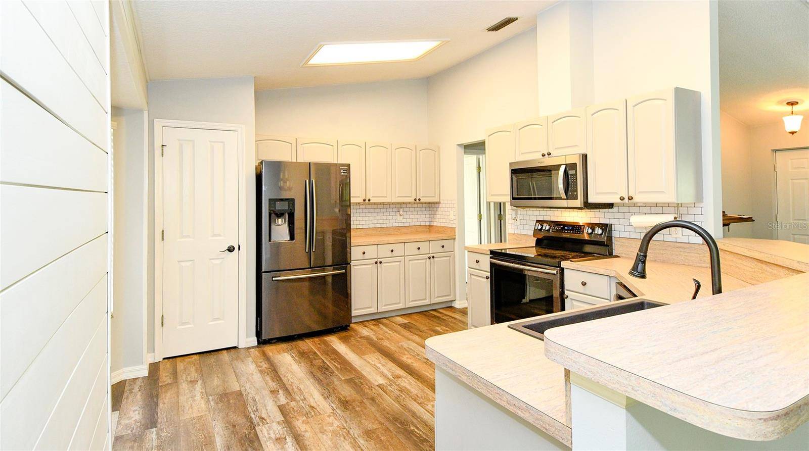 12525 PINE GLEN DR, Leesburg, FL 34788