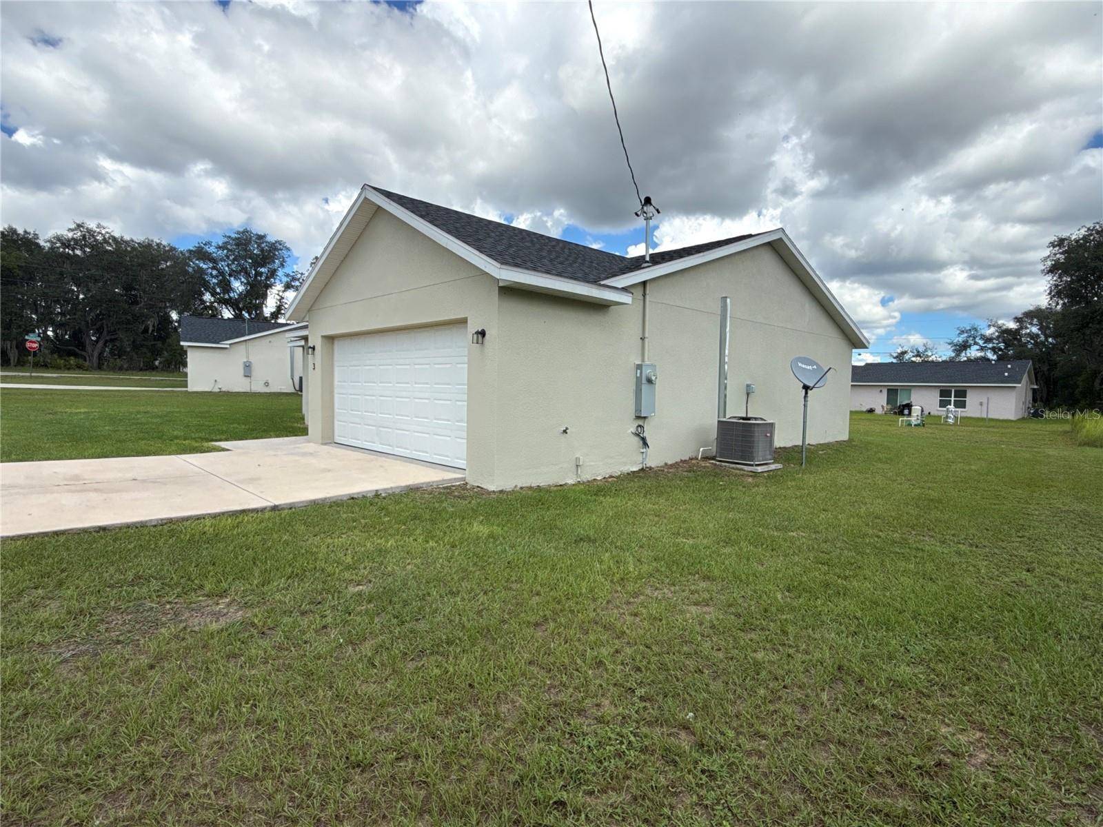3 MALAUKA COURSE TER, Ocklawaha, FL 32179