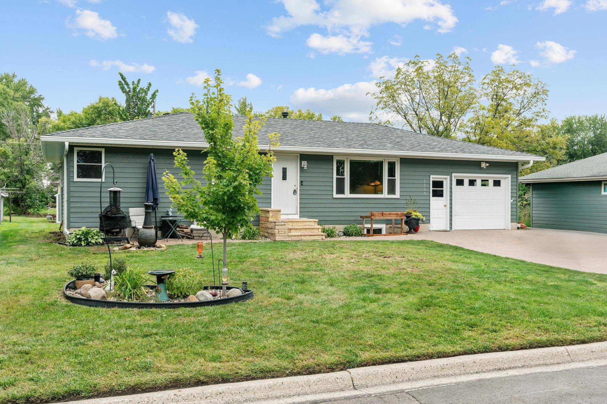 1709 14th ST E, Glencoe, MN 55336
