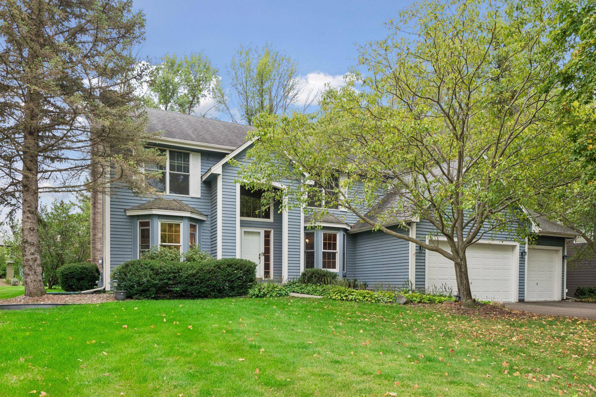 26145 Oak Leaf TRL, Shorewood, MN 55331