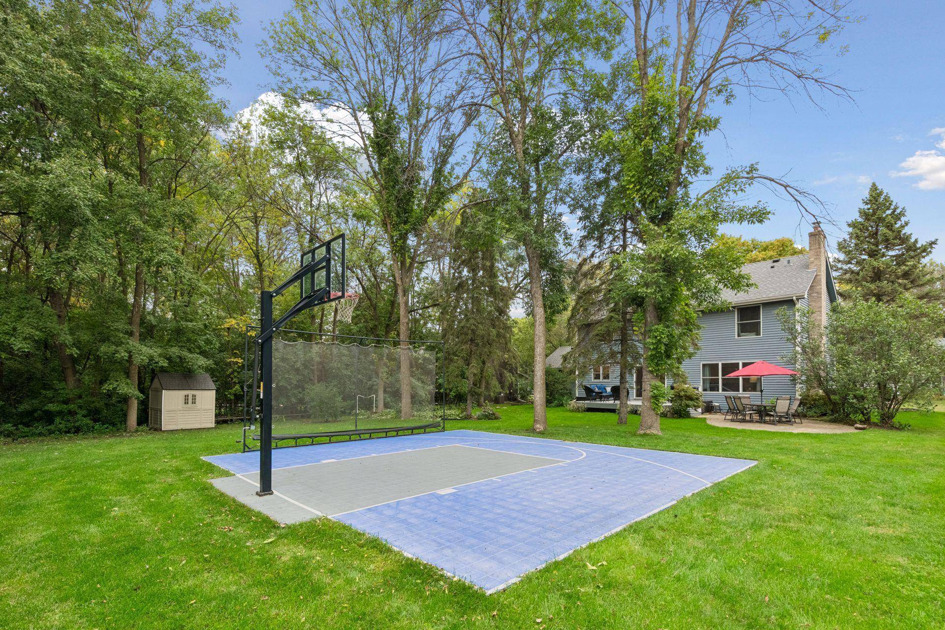 26145 Oak Leaf TRL, Shorewood, MN 55331