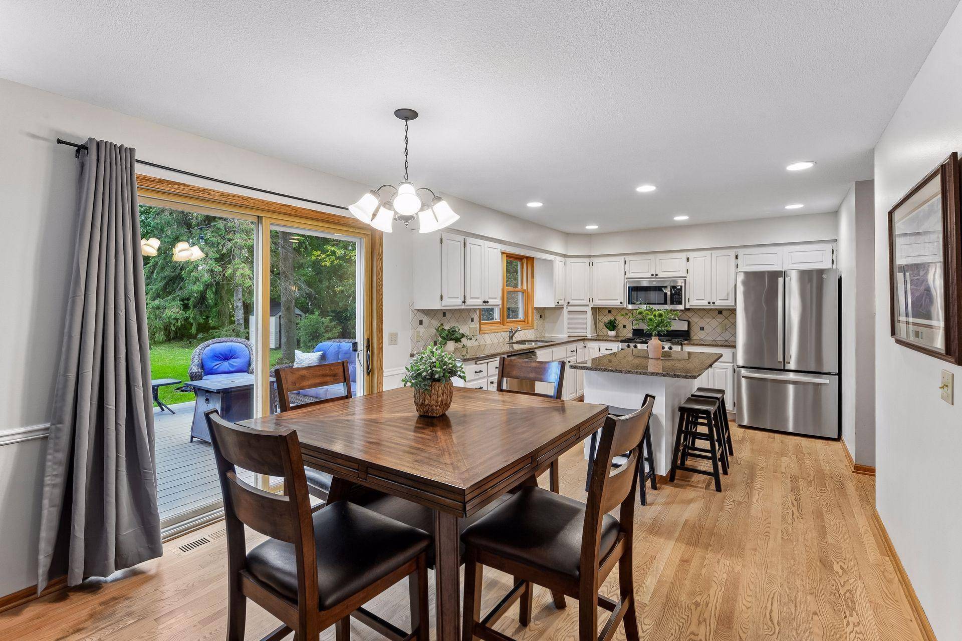 26145 Oak Leaf TRL, Shorewood, MN 55331