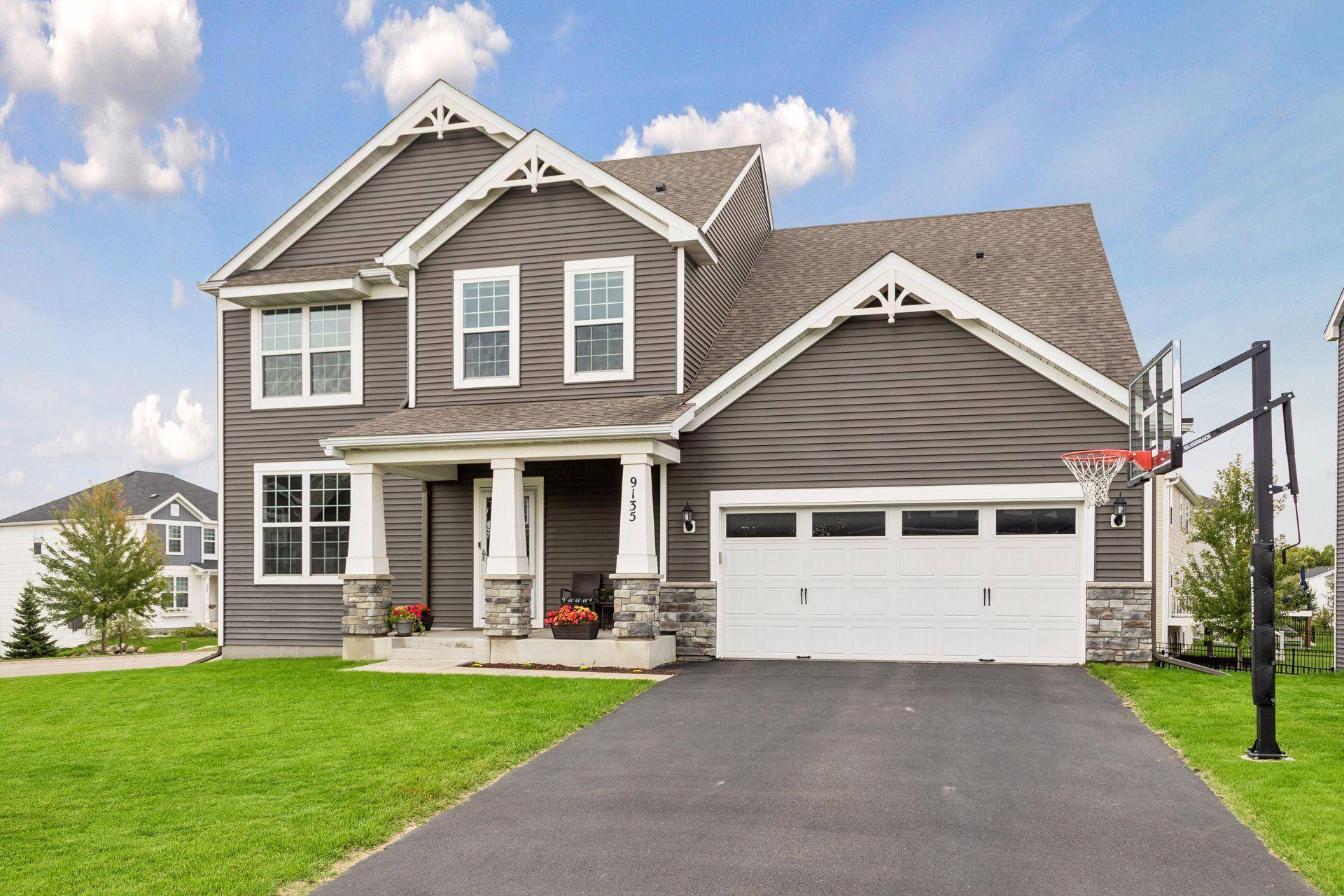 9135 Lighthouse LN, Woodbury, MN 55129