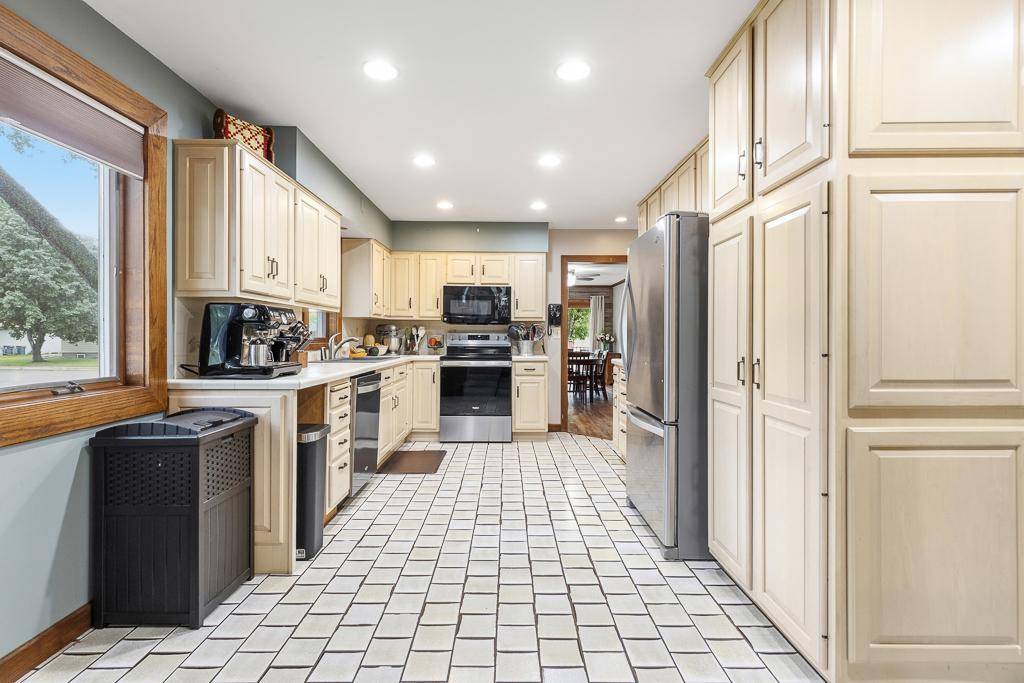 402 N Minnesota ST, Marshall, MN 56258