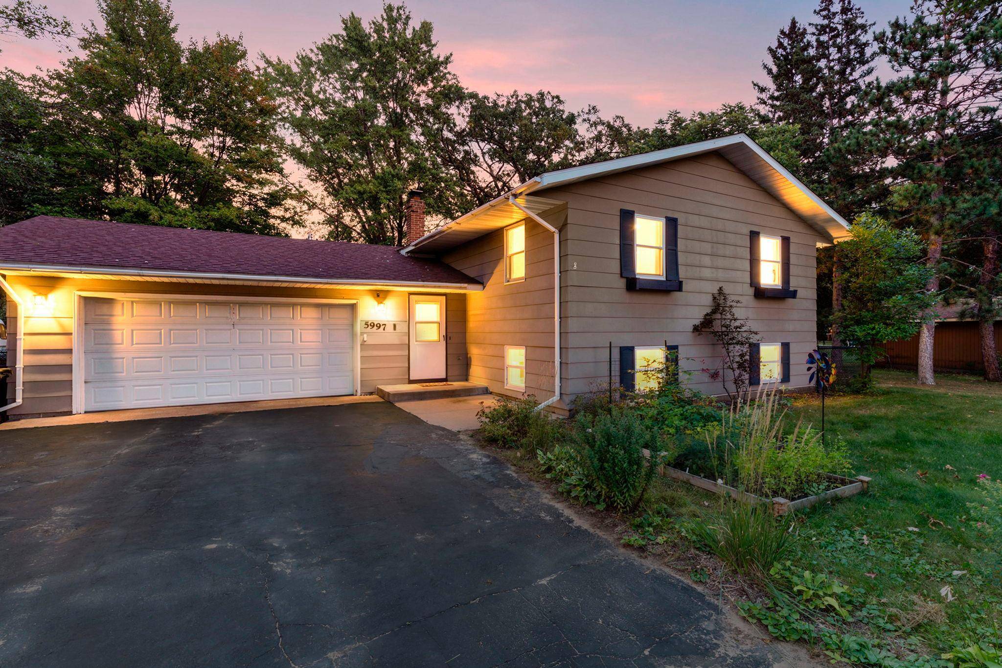5997 Oak CIR, North Branch, MN 55056