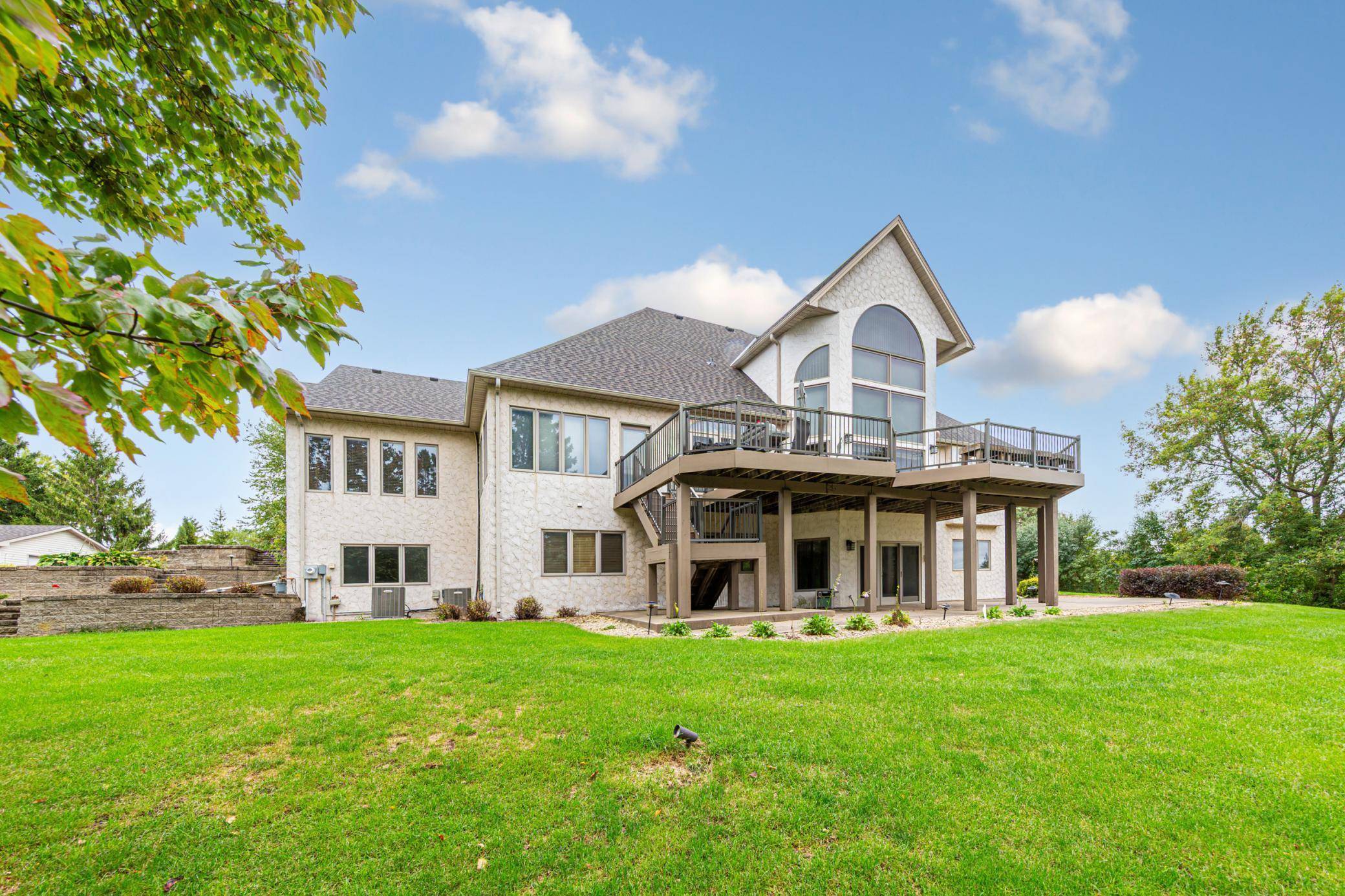 1135 3rd ST NE, Faribault, MN 55021
