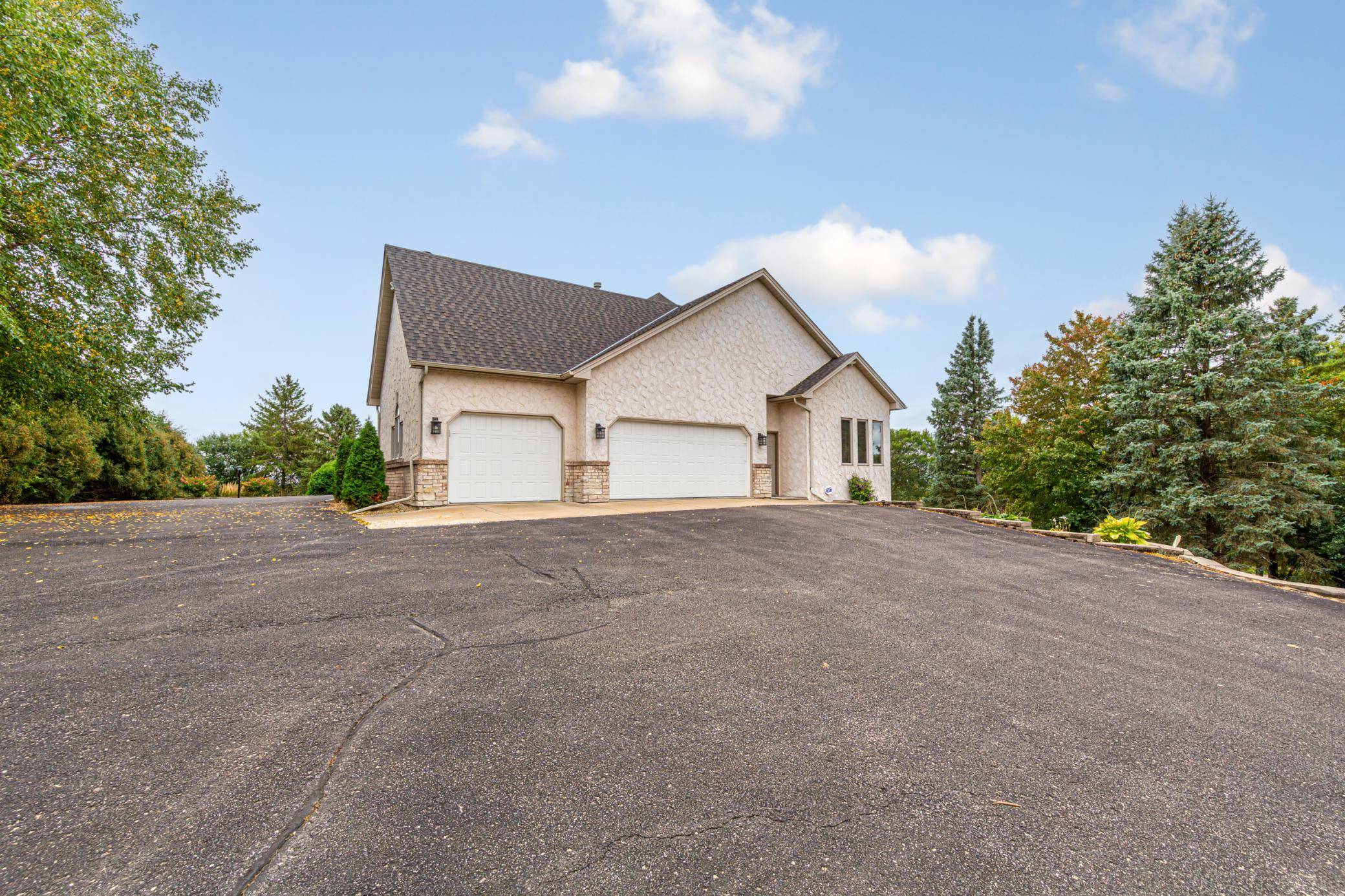 1135 3rd ST NE, Faribault, MN 55021