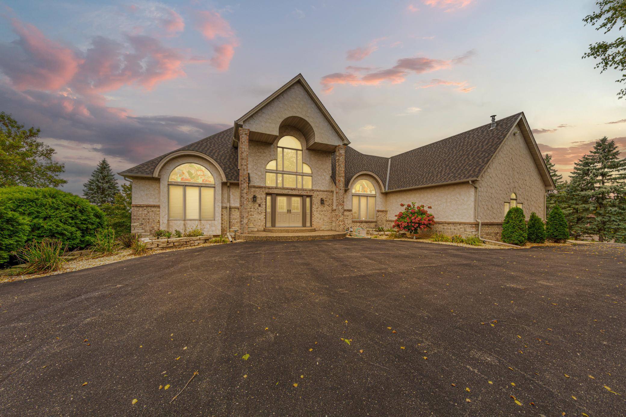1135 3rd ST NE, Faribault, MN 55021