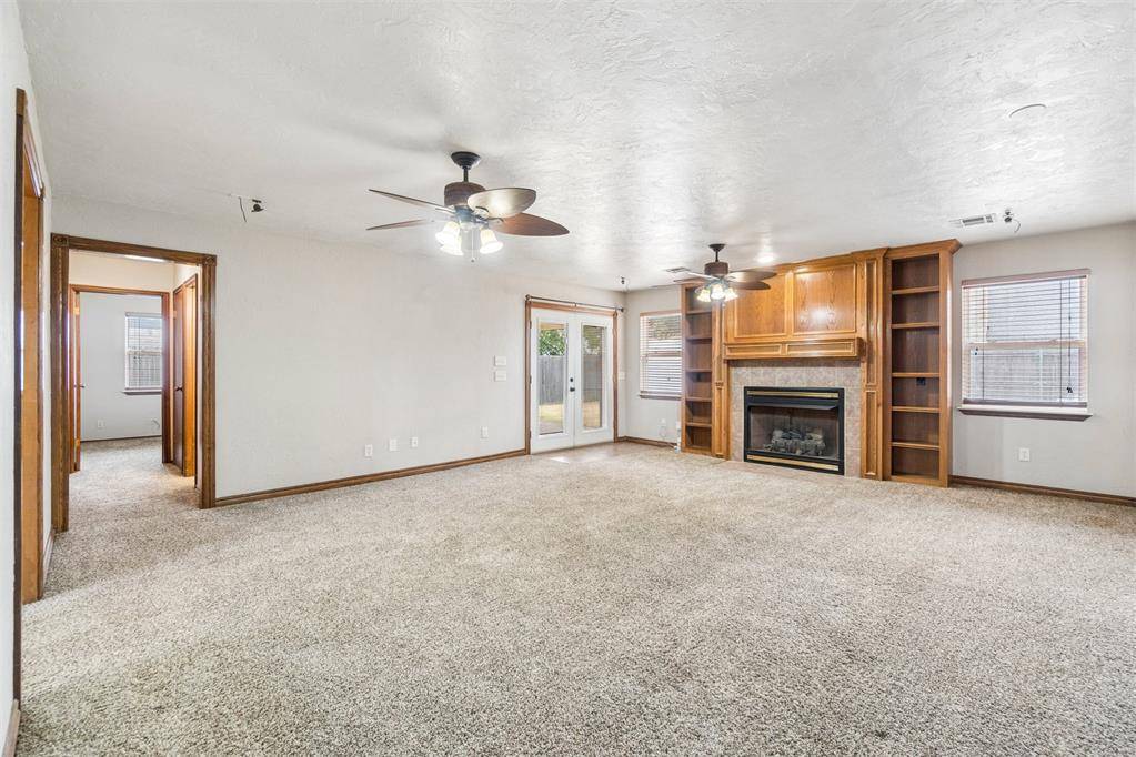 1353 W Cedarbrook LN, Moore, OK 73170