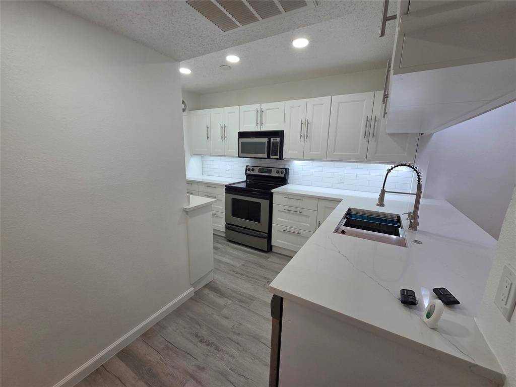82 Morrow Drive, Bedford, TX 76021