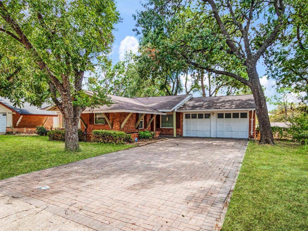 2222 Woodoak Drive, Irving, TX 75060