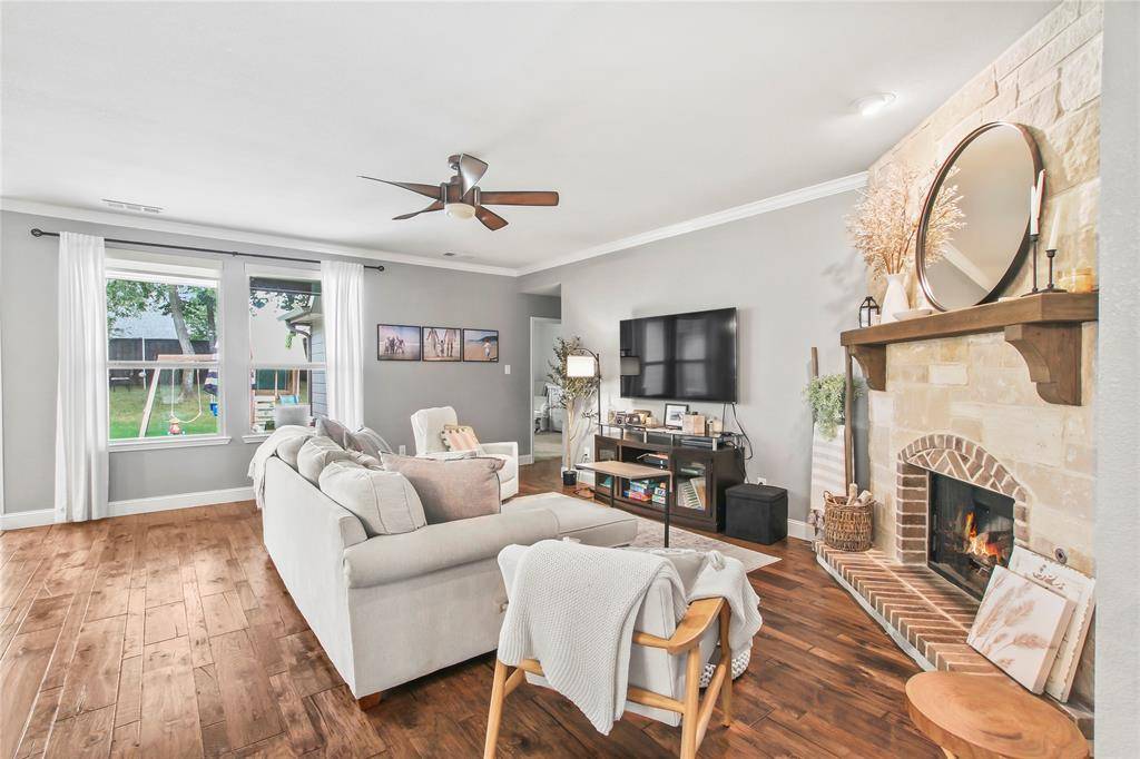 913 Freesia Drive, Little Elm, TX 75068