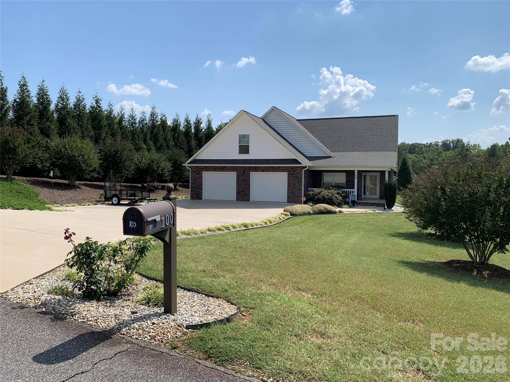 100 Rivercliff DR, Hudson, NC 28638