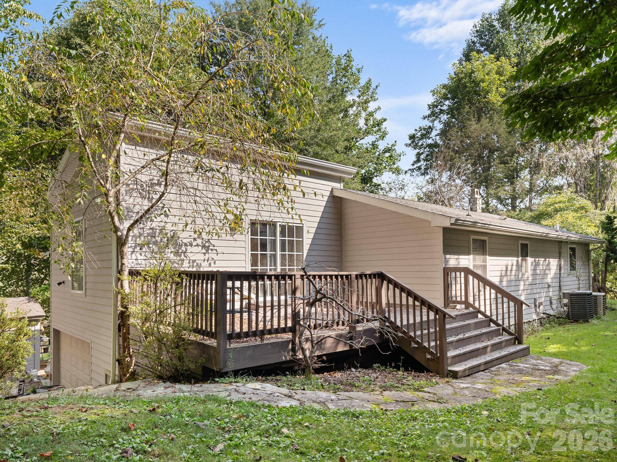 20 Sharpes Cove RD, Leicester, NC 28748