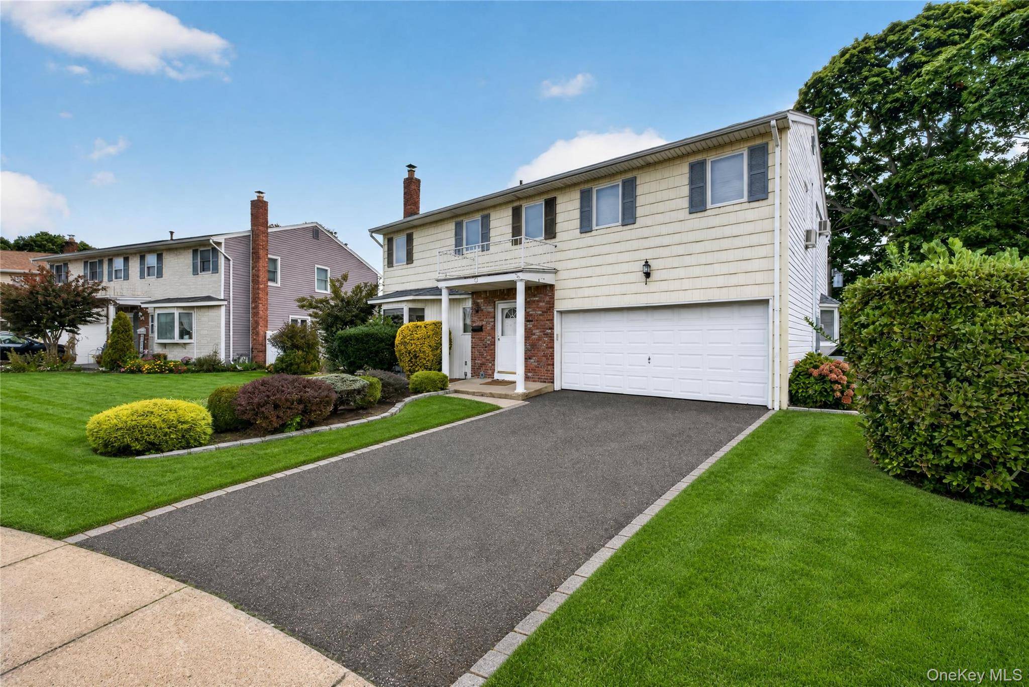 15 Country CT, Hicksville, NY 11801