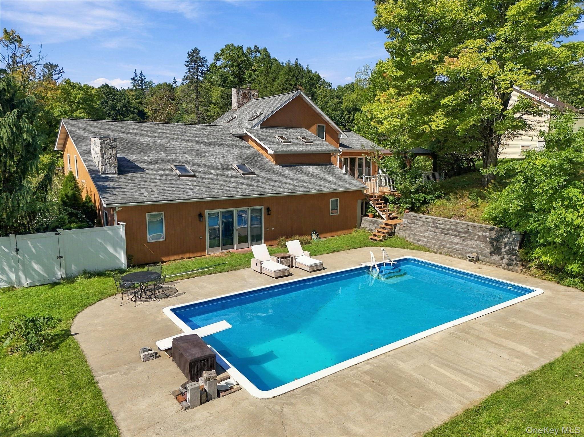 2 Stanton DR, Newburgh, NY 12550