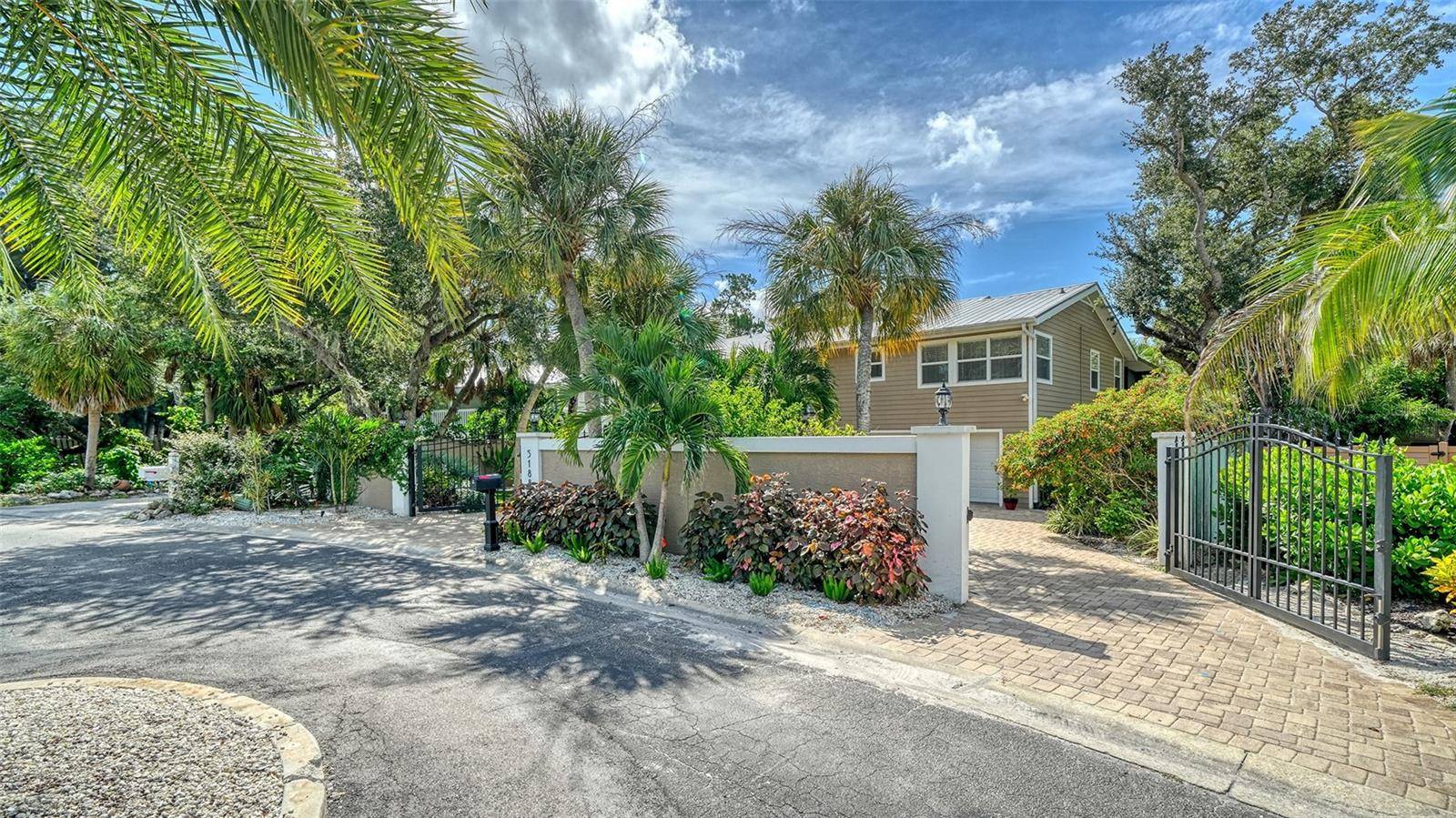 Address not disclosed, Sarasota, FL 34242