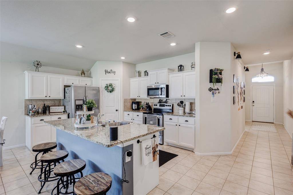 712 Gin Lake Trail, Fort Worth, TX 76120