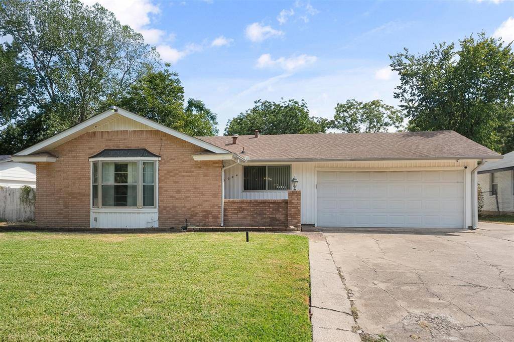 1924 Canterbury Street, Irving, TX 75062