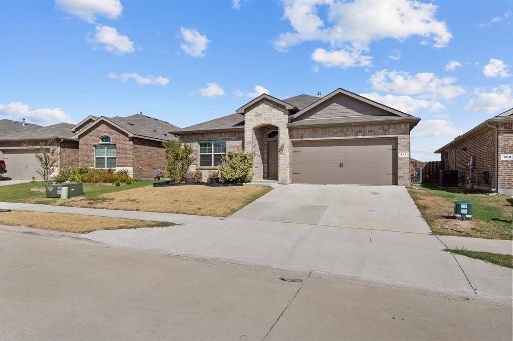 308 Youngblood Lane, Fort Worth, TX 76131