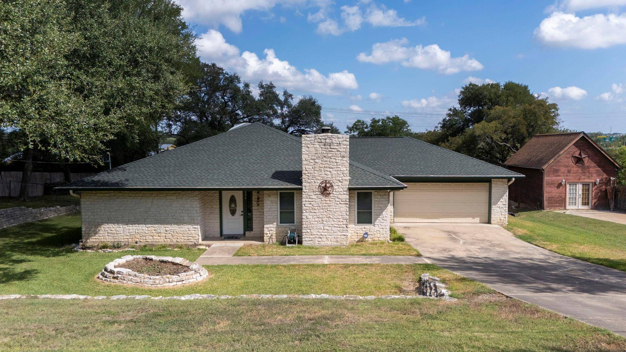 404 Hunt LN, Buda, TX 78610