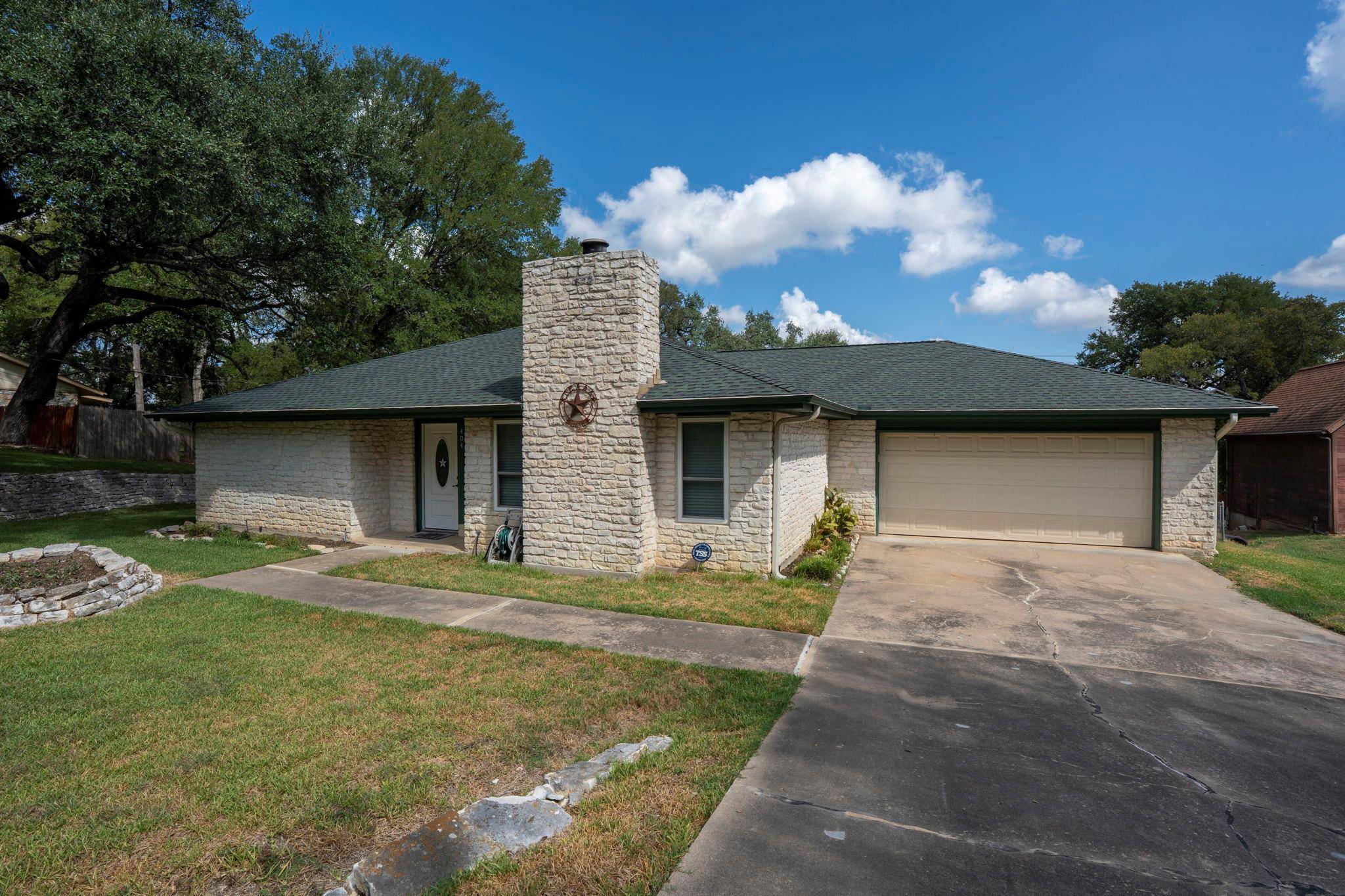 404 Hunt LN, Buda, TX 78610