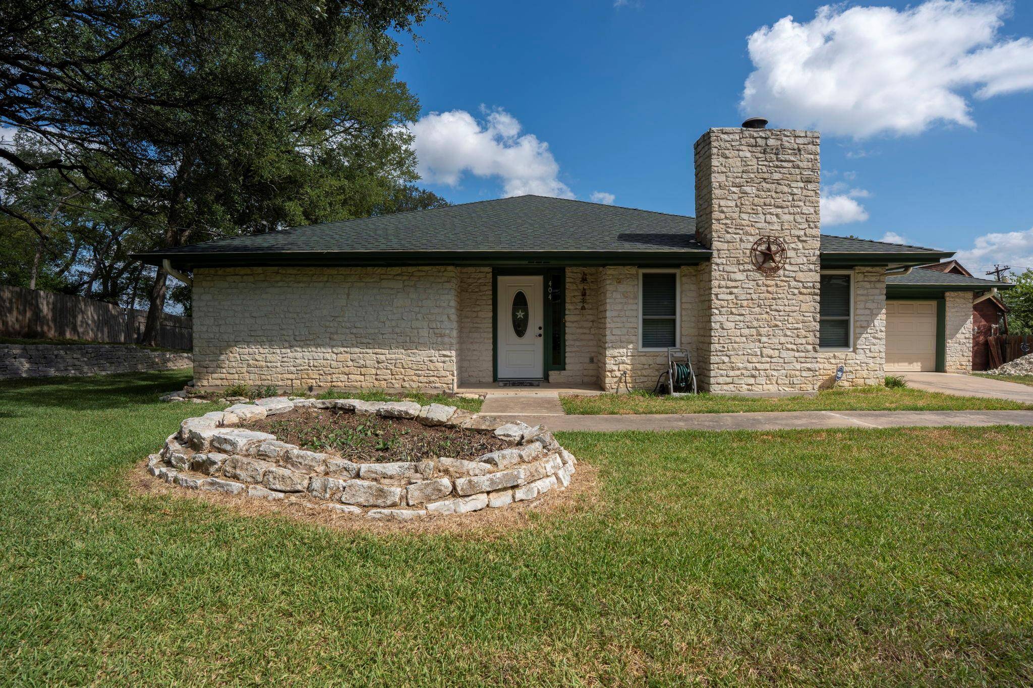 404 Hunt LN, Buda, TX 78610