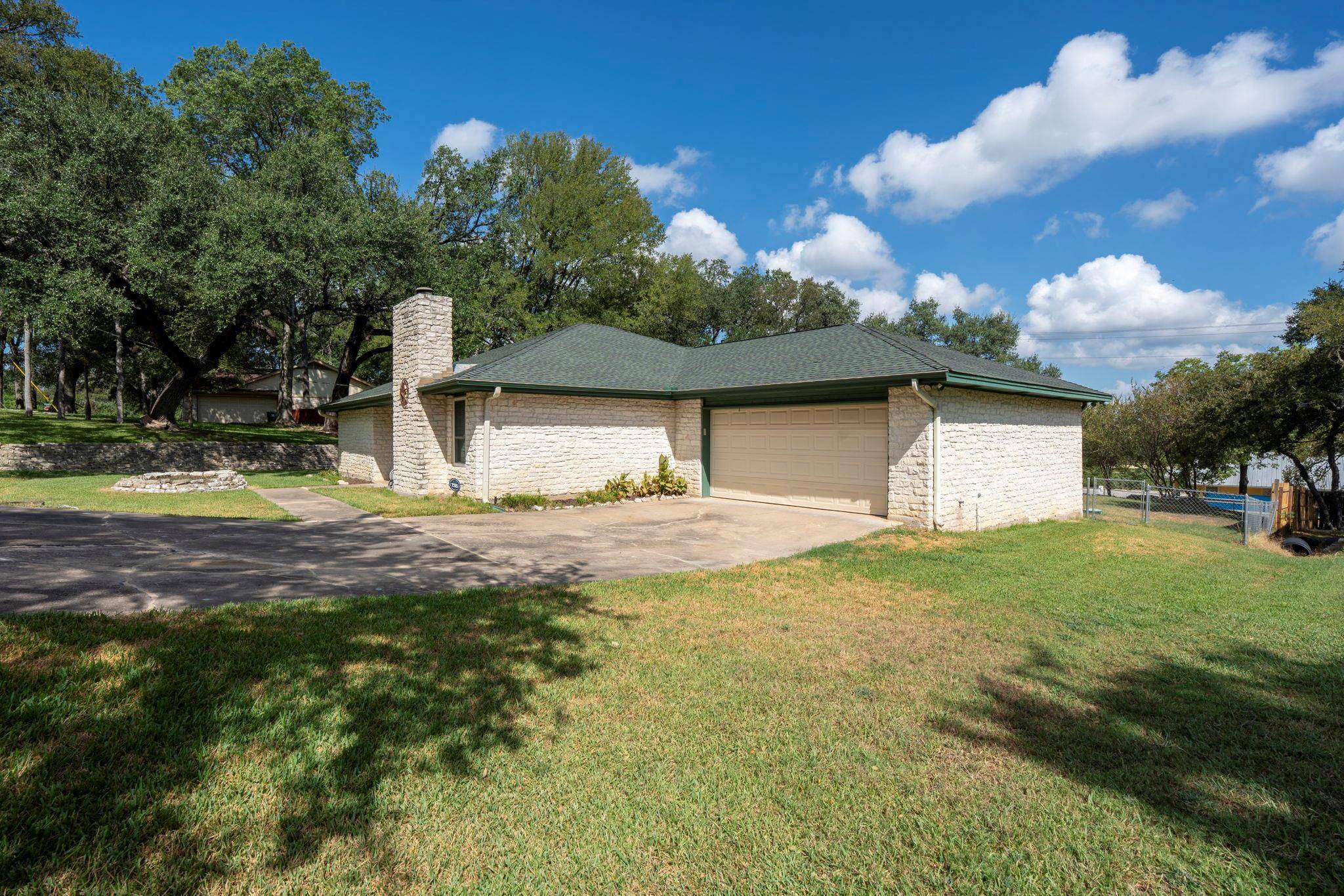 404 Hunt LN, Buda, TX 78610