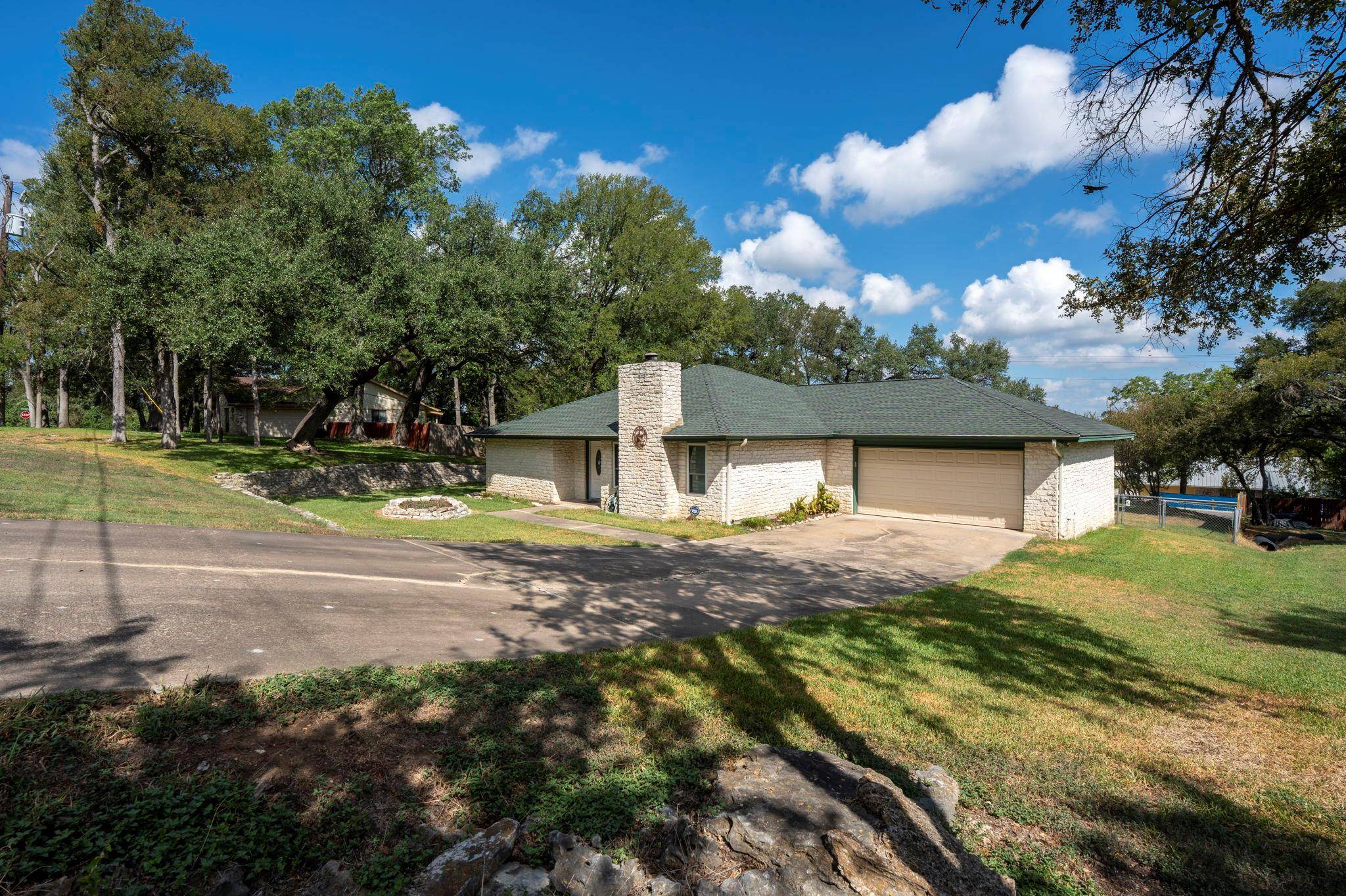 404 Hunt LN, Buda, TX 78610