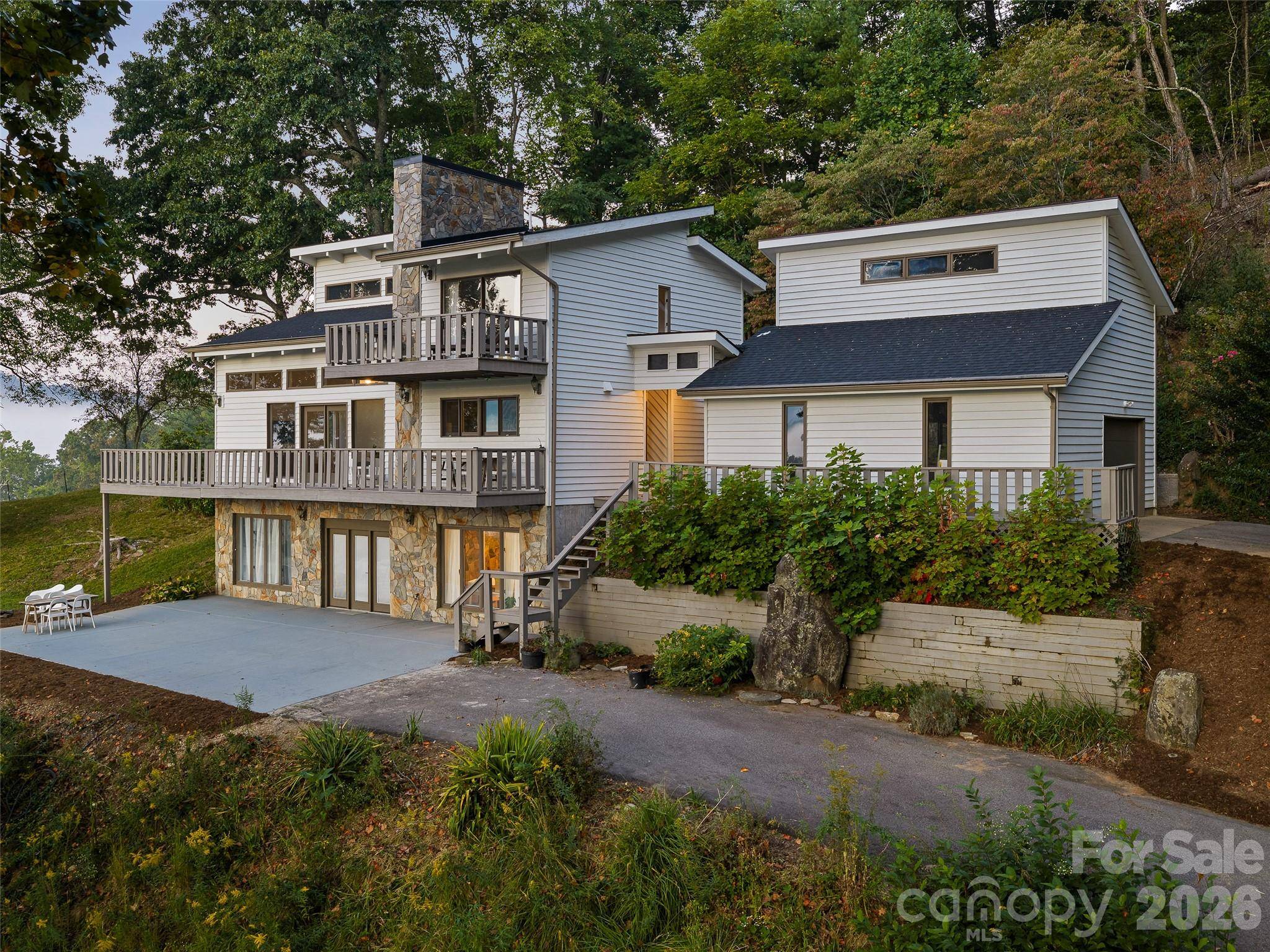 343 Mountain View RD, Burnsville, NC 28714