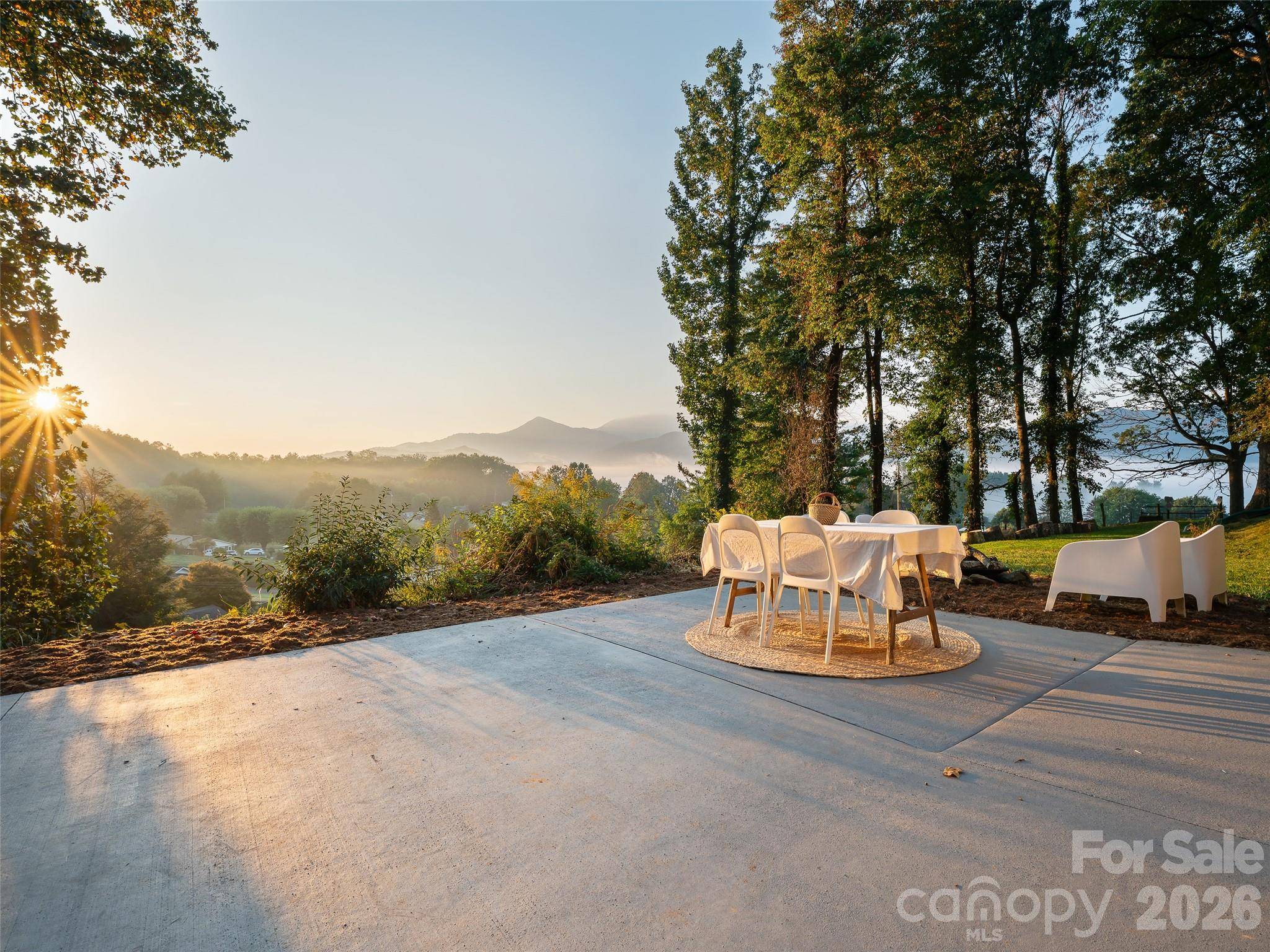 343 Mountain View RD, Burnsville, NC 28714