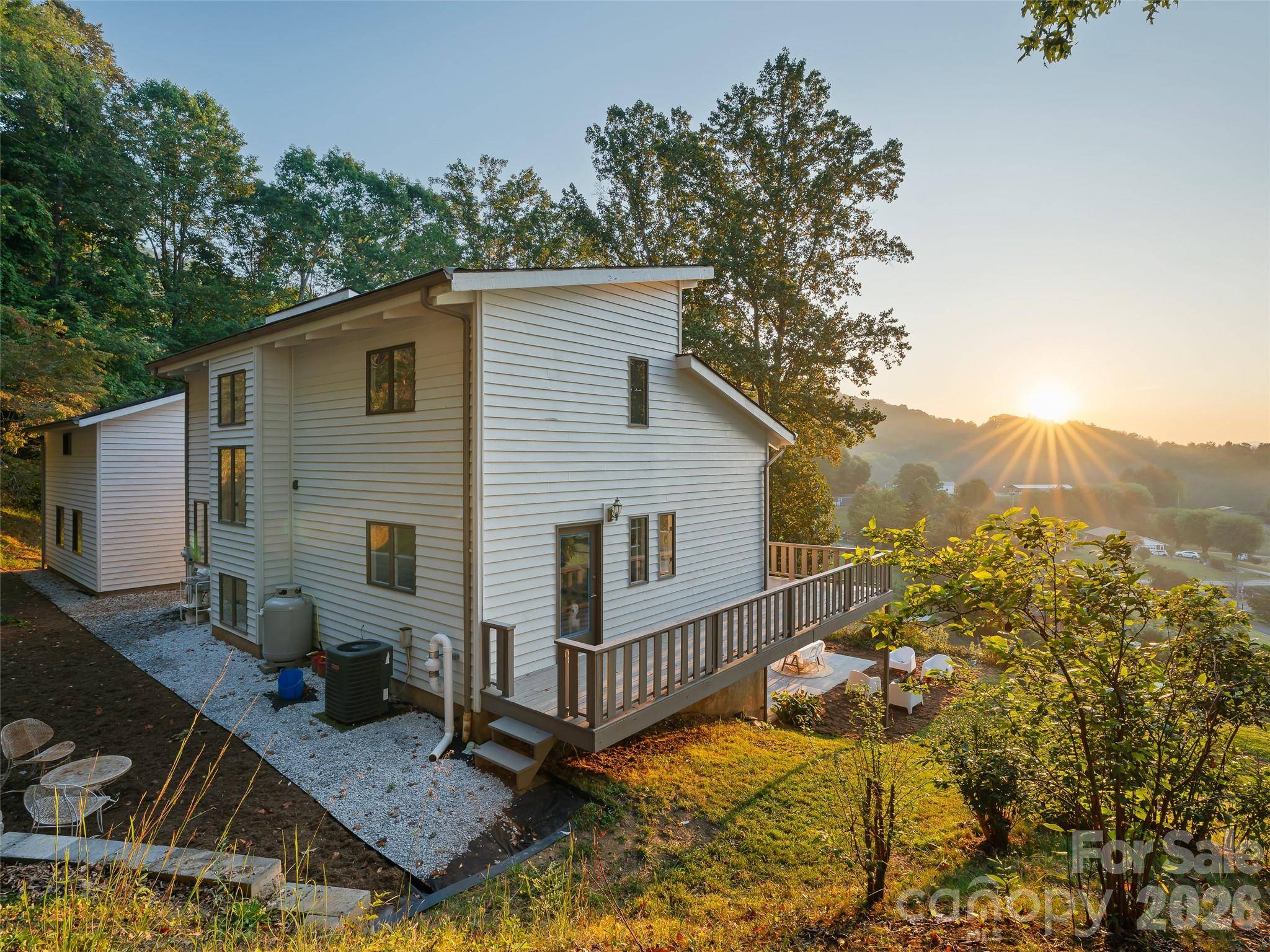 343 Mountain View RD, Burnsville, NC 28714