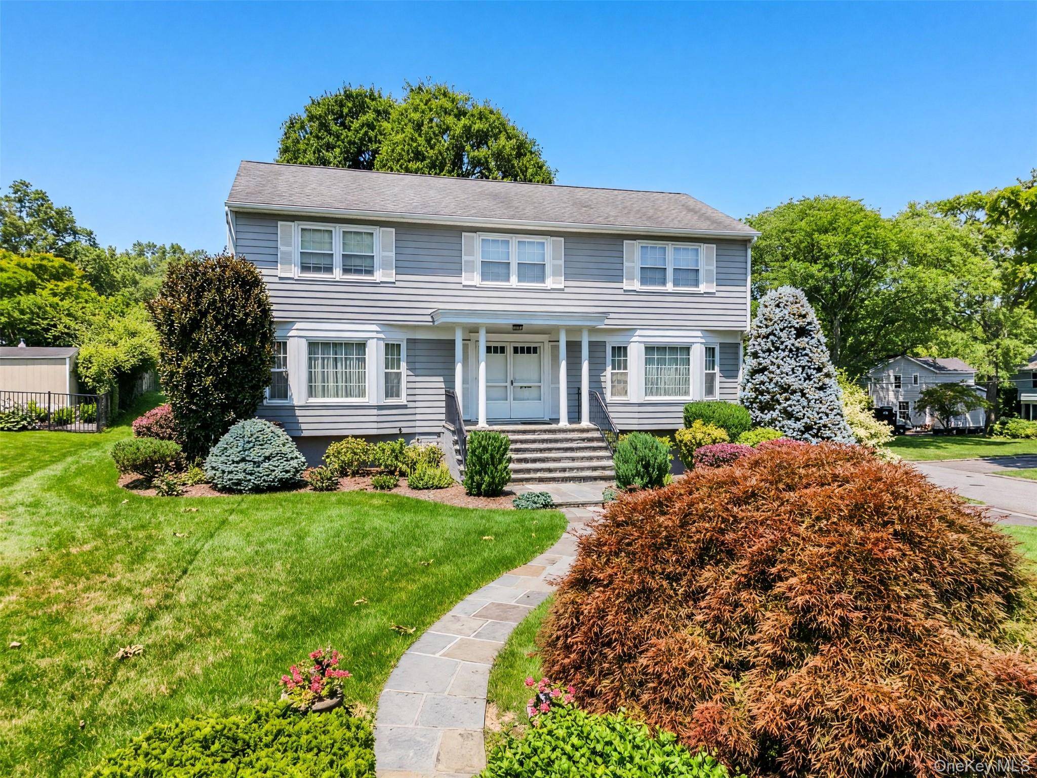 1 Parkwood PL, Rye Brook, NY 10573