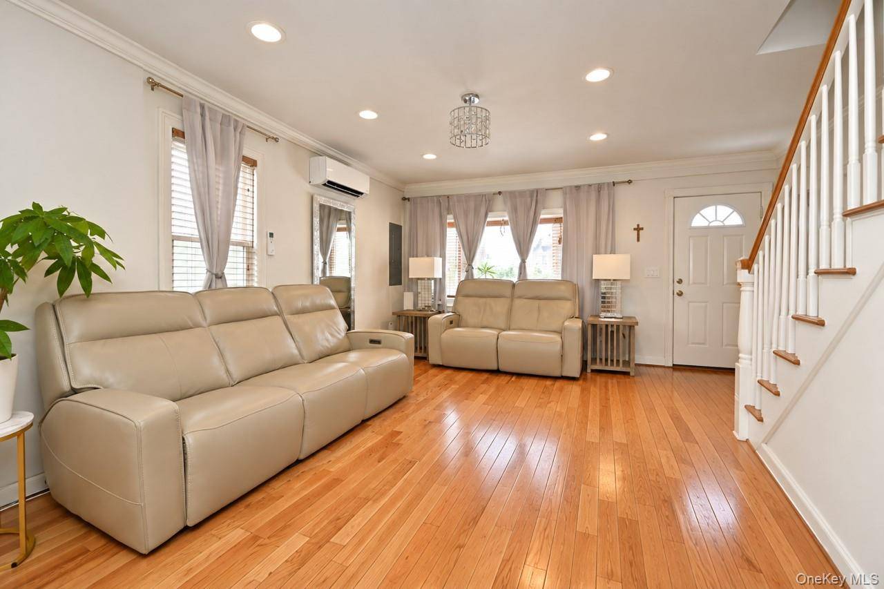 108 E 6th RD, Broad Channel, NY 11693