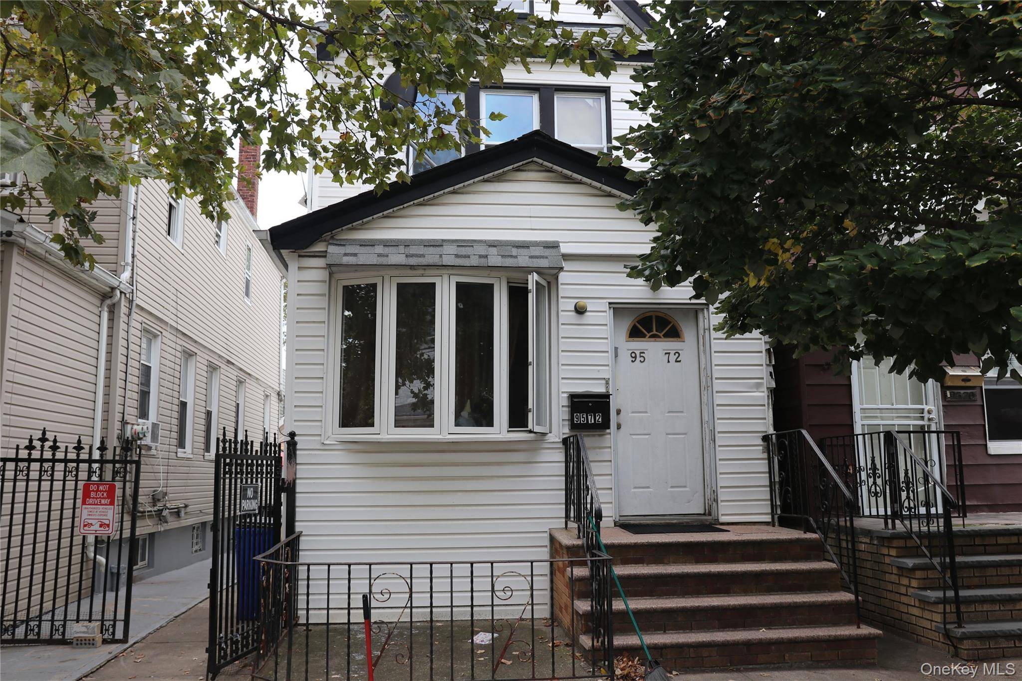 9572 115th ST, Richmond Hill, NY 11419