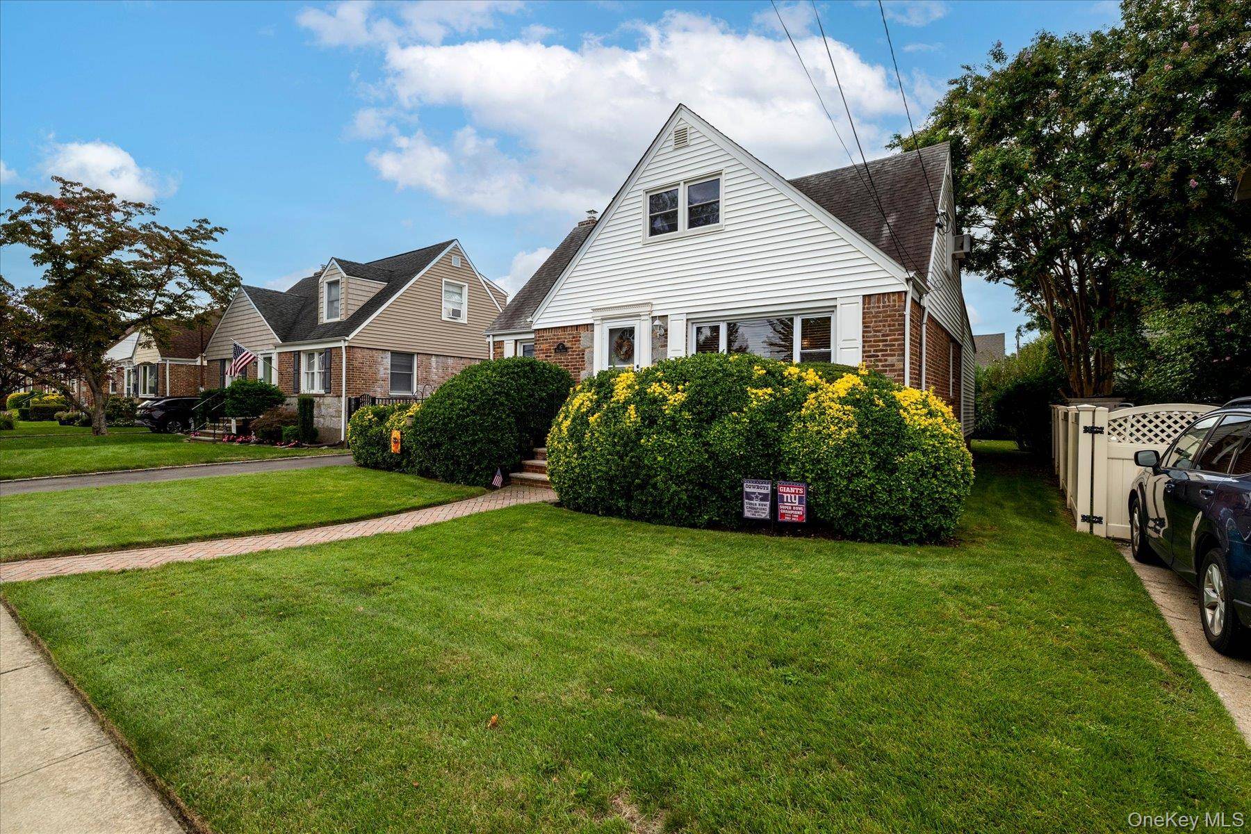 87 Woods AVE, Malverne, NY 11565