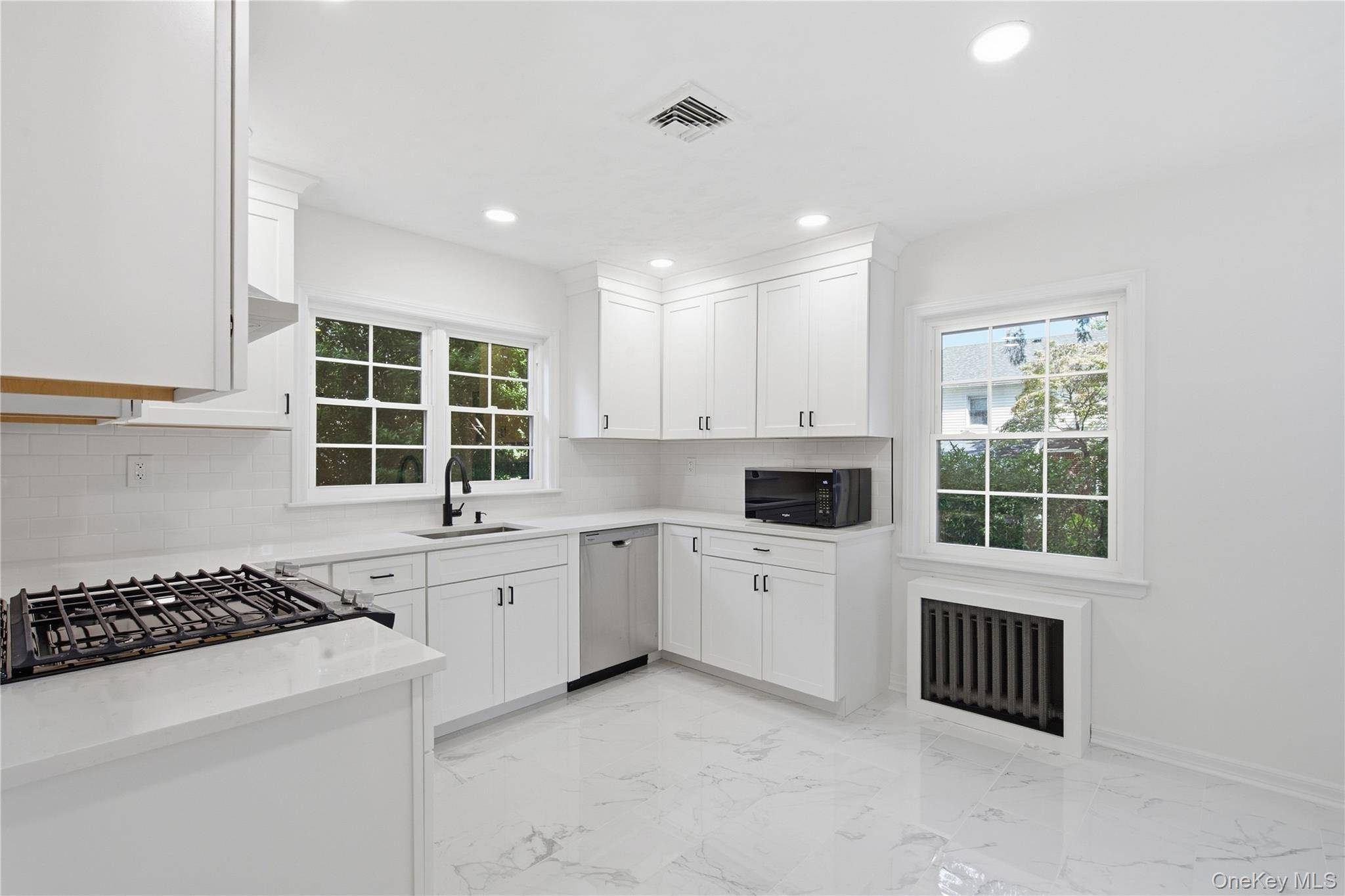 304 Kilburn RD, Garden City, NY 11530