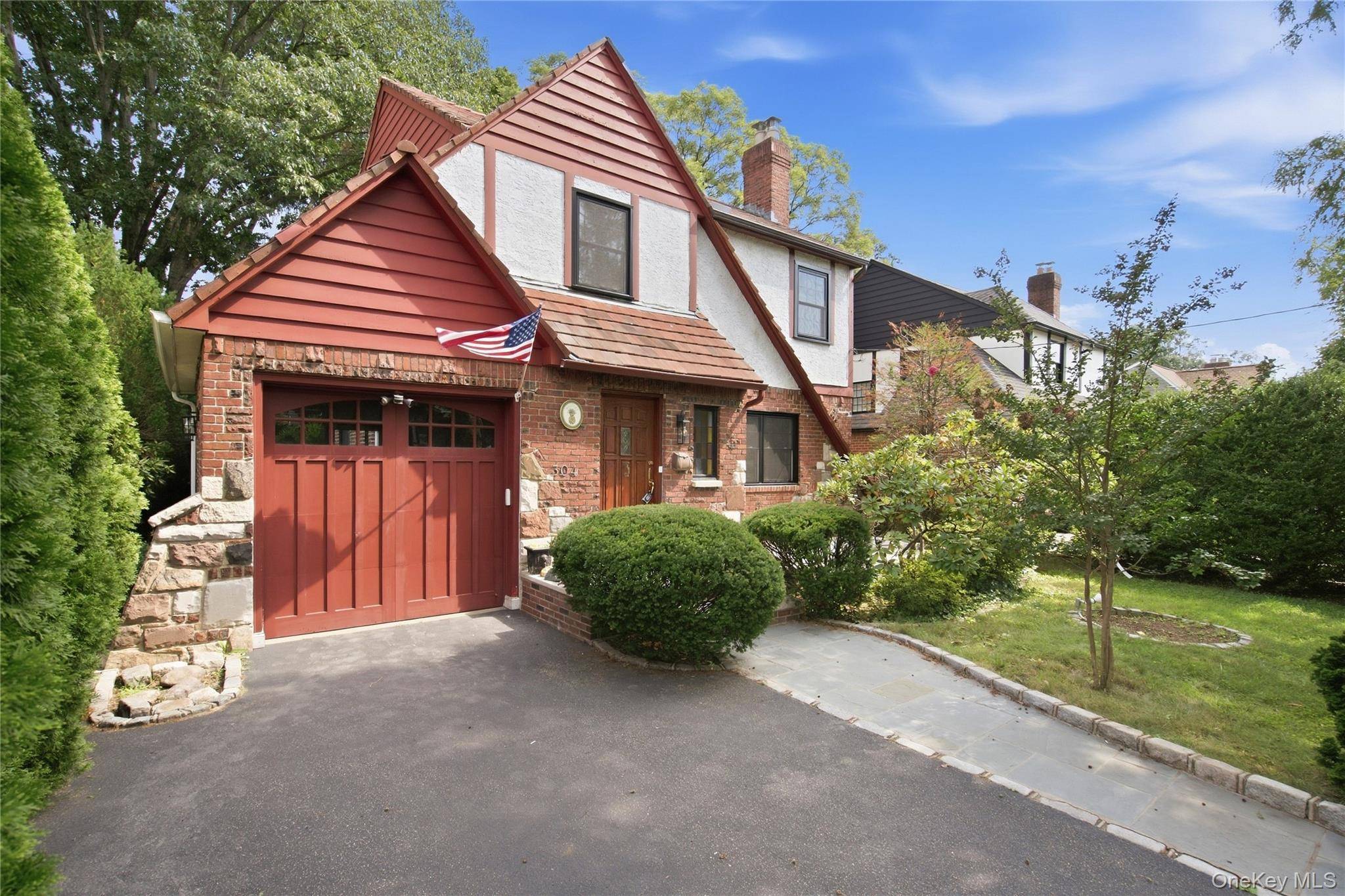 304 Kilburn RD, Garden City, NY 11530